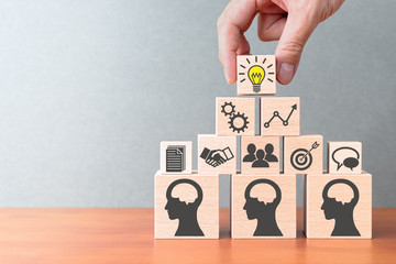 路基分层填筑厚度是多少？